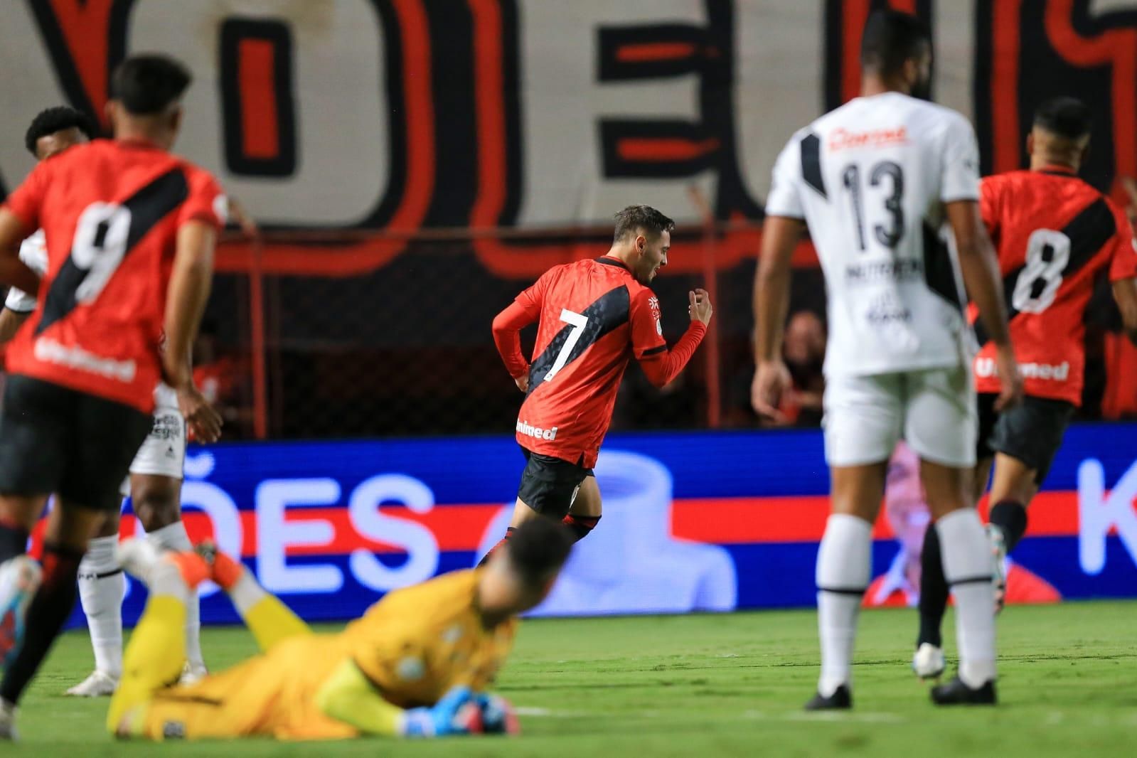 Com gol de Coutinho no fim, Sport vence Novorizontino e se aproxima ainda  mais do G4 - Folha PE