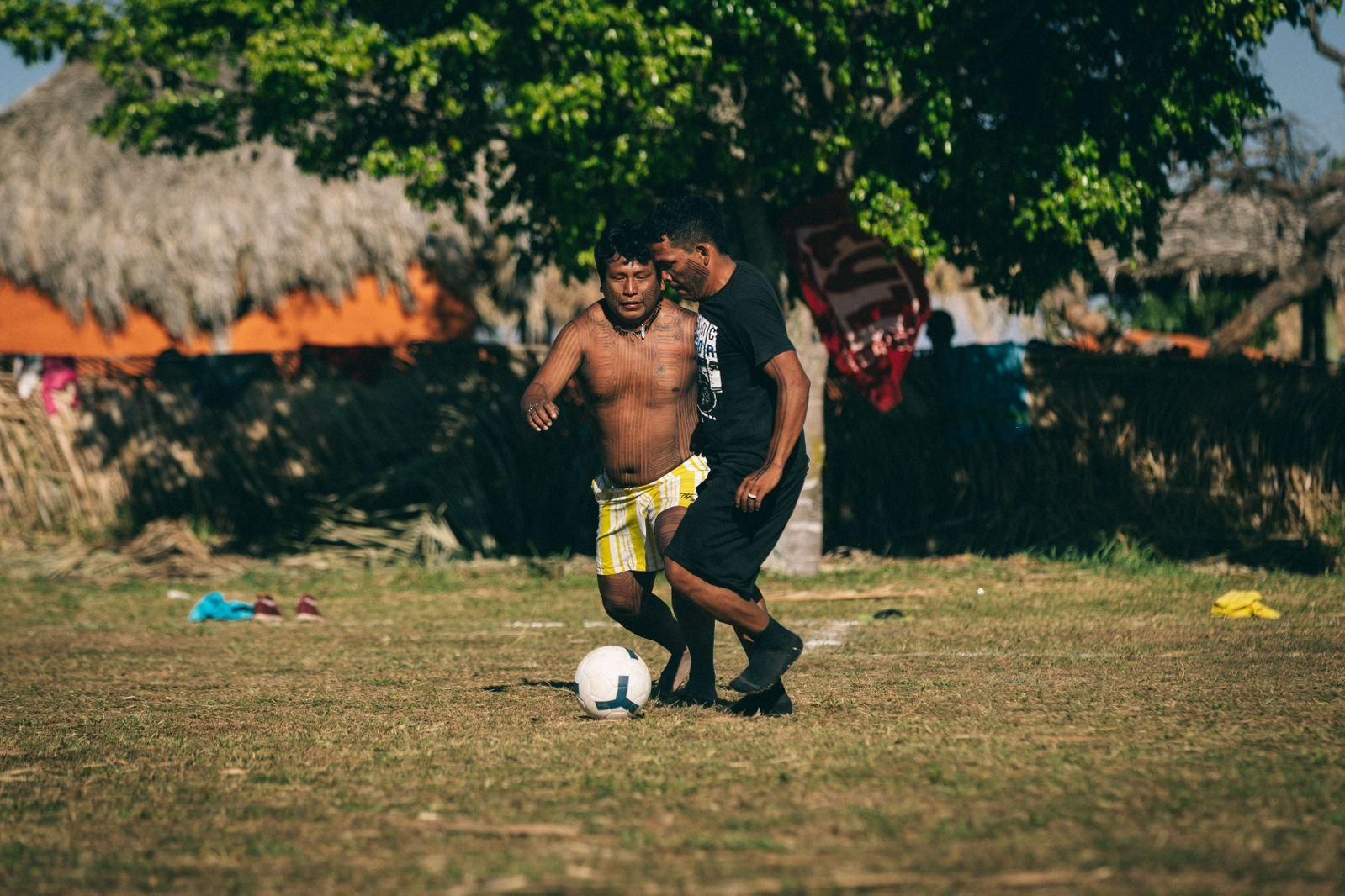 Futebol na aldeia :: Agua Boa News