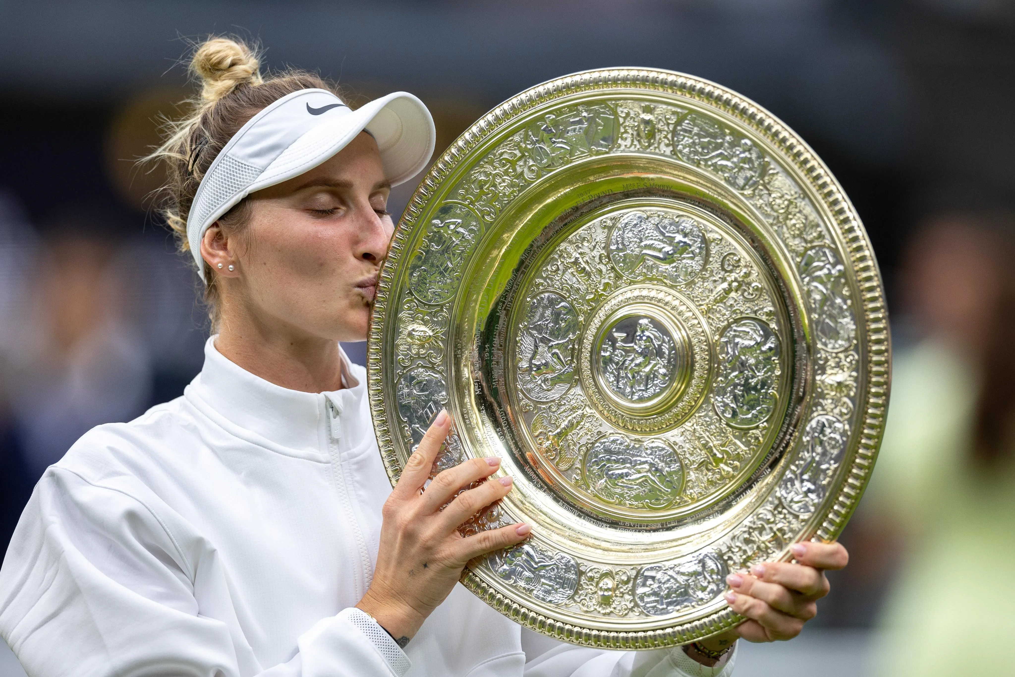 Marketa Vondrousova vence final feminina de Wimbledon, tênis