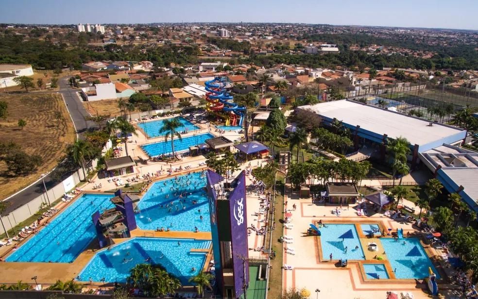 Veja seis parques aquáticos com day use em Minas para aproveitar o dia na  piscina!