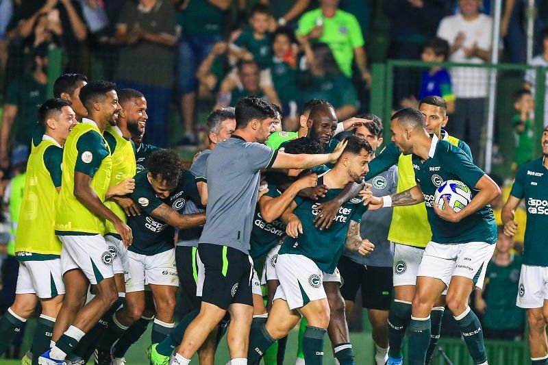 Santos emplaca cinco partidas sem perder no Brasileirão e chega