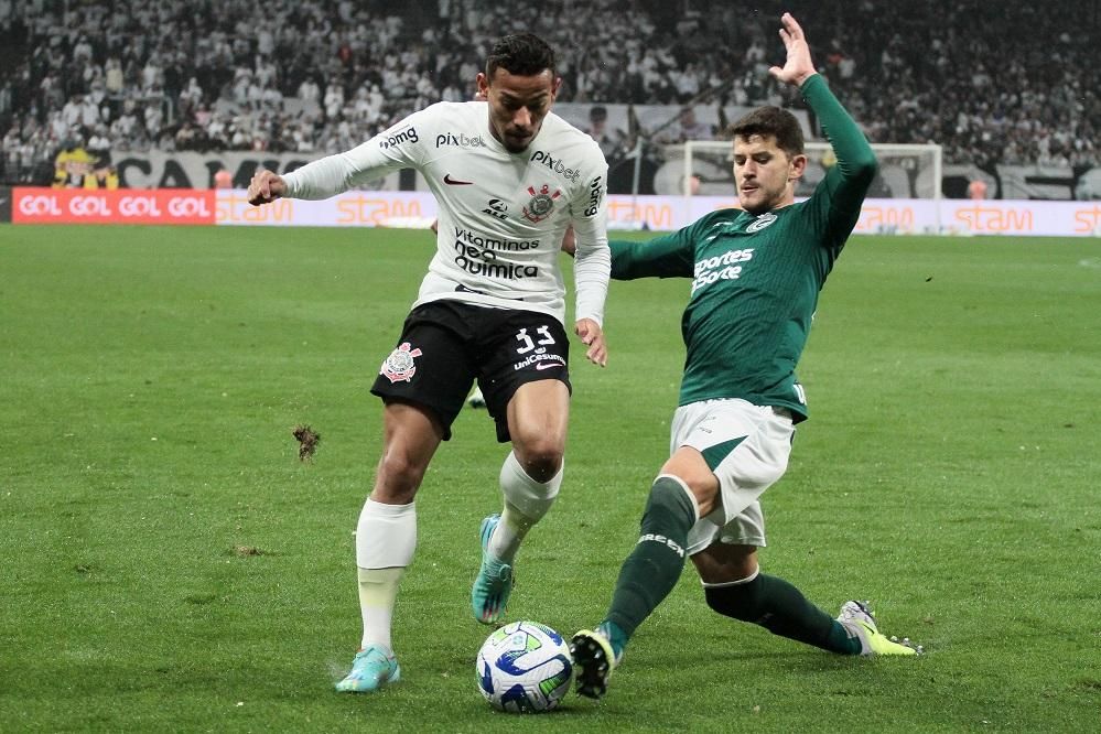 Corinthians sai atrás e busca empate com o Goiás na Neo Química