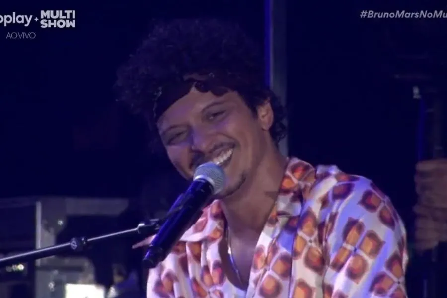 No show de Bruno Mars, Xororó se emociona ao ouvir Evidências na