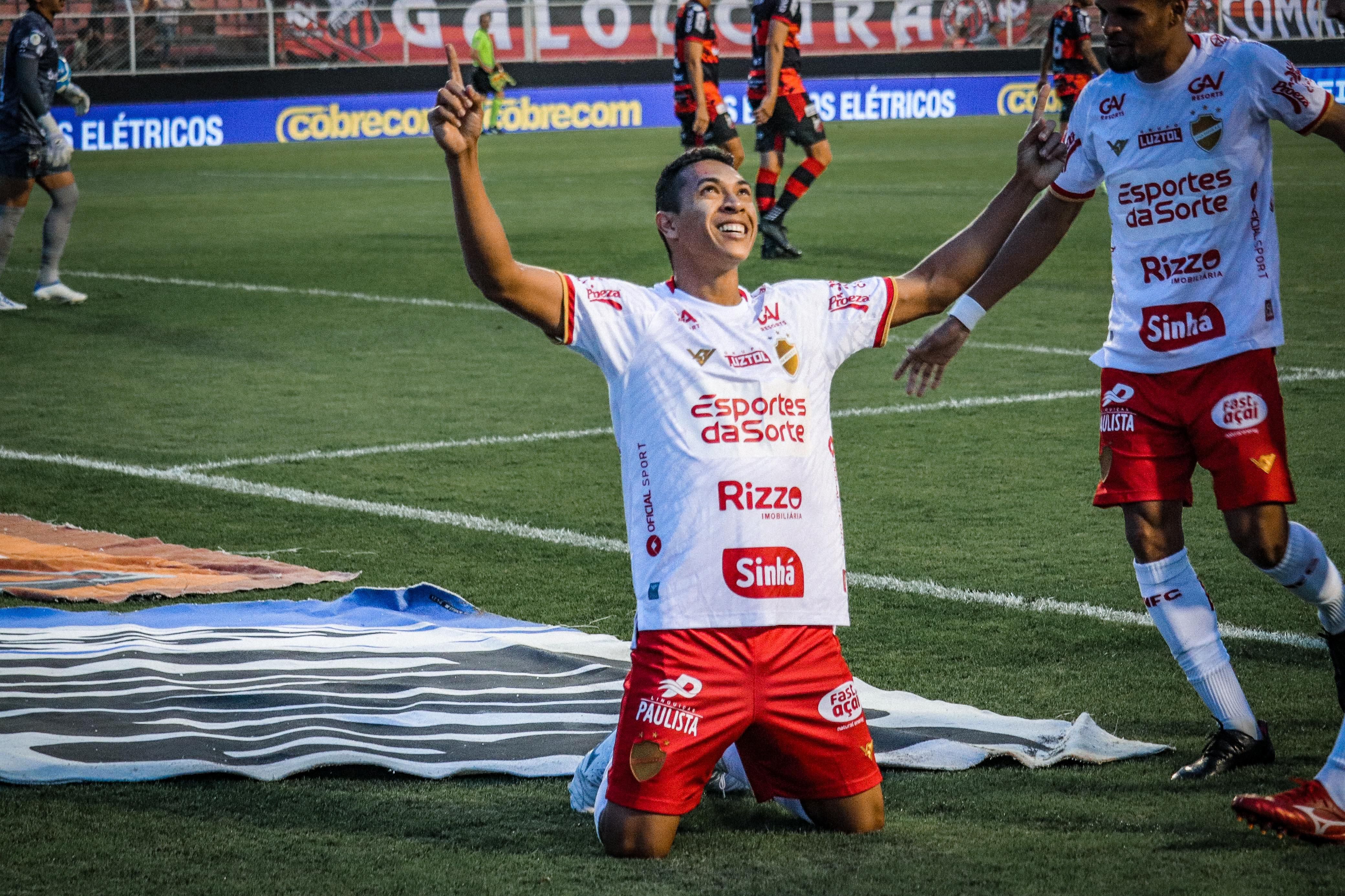 Com dois gols no fim do segundo tempo, Criciúma bate o Marcílio Dias na Copa  Santa