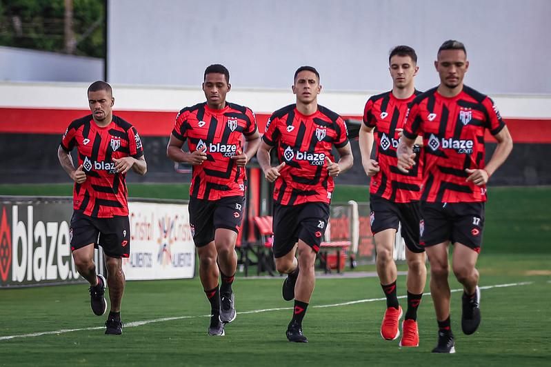 Jair Ventura cobra dever de casa do Atlético-GO e vê Série B