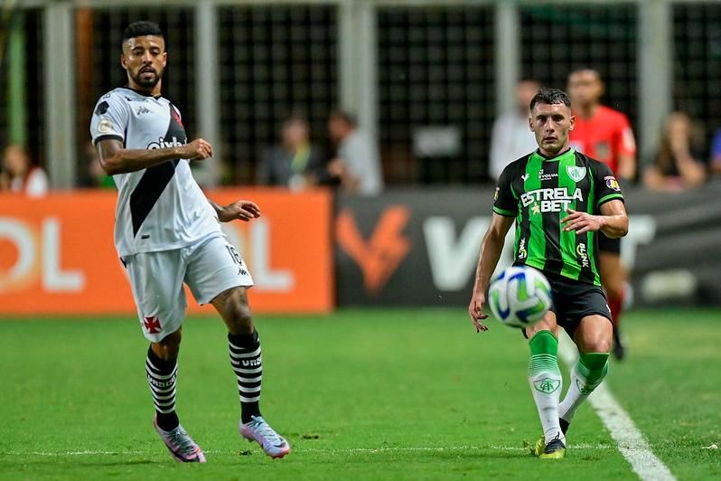 Em jogo dramático, Santos vence Coritiba e sai do Z-4