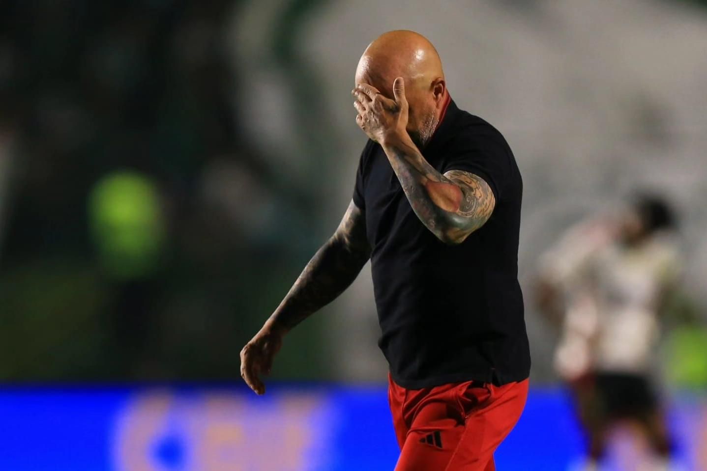 Apenas 2 jogadores atuaram em todos os jogos do Flamengo na 'Era Sampaoli