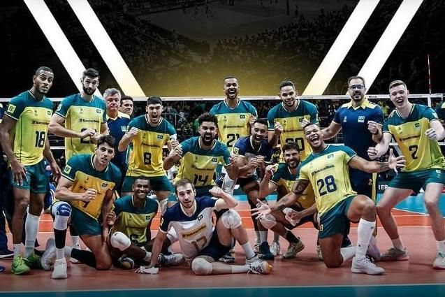 Brasil sofre, mas vence a Itália no tie-break e garante a vaga na Olimpíada  de Paris no vôlei masculino
