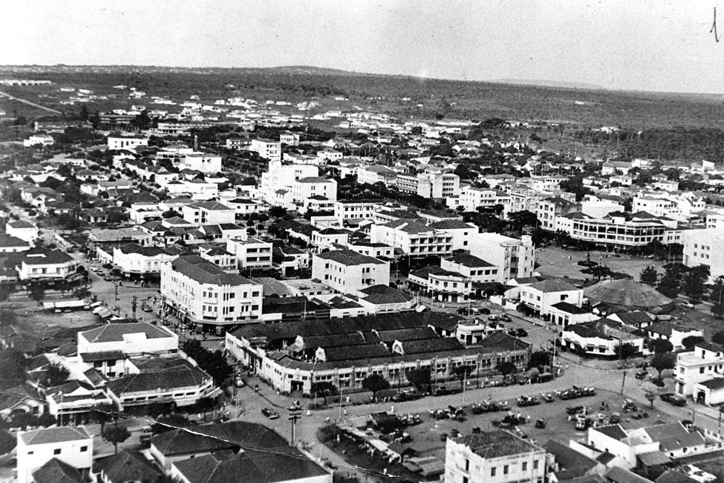 Um passeio pela Praça da Sé em 1970 – Memorial do Consumo