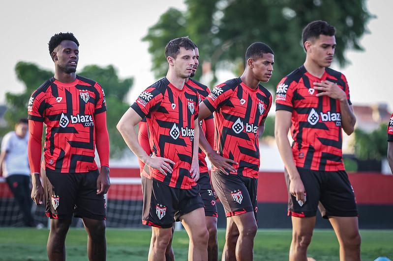 Todos os jogos são uma final, destaca zagueiro do Coritiba