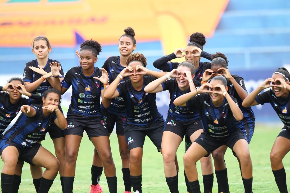 Taça das Favelas Brasil: seleção feminina de Goiás avança às quartas de  final