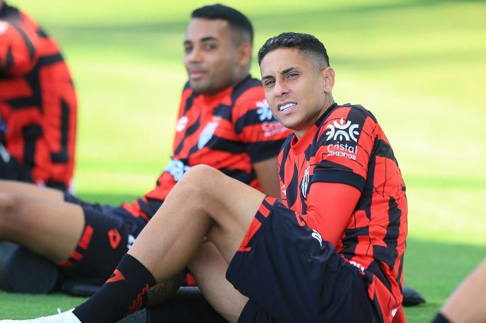 Empate contra o Brighton foi ótimo para jogar, diz Rodrigo