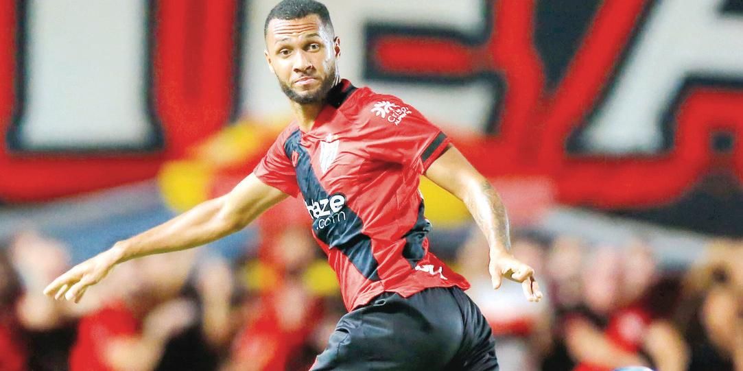 Líder Botafogo segura empate com Cruzeiro; Tiquinho se machuca e