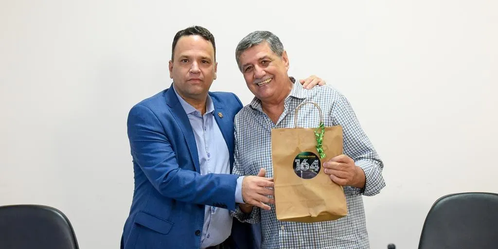 Tamarindos', livro vencedor da Bolsa Hugo de Carvalho Ramos, é lançado em  Goiânia