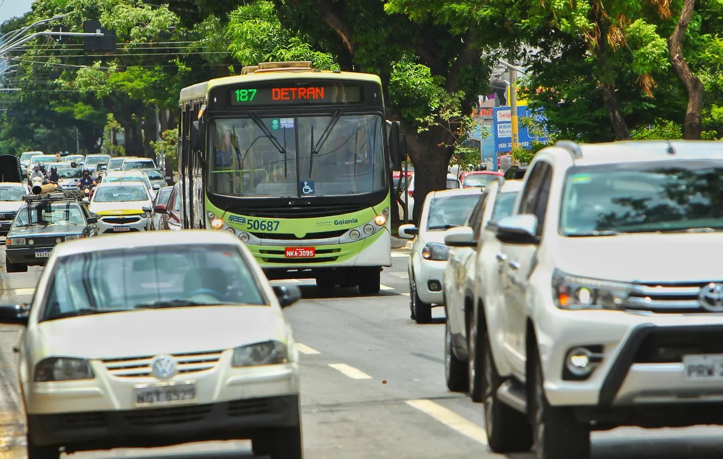 Transporte público tem pico antecipado nesta segunda-feira, 5 de