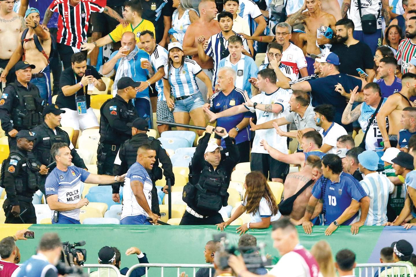 Briga entre torcedores de Brasil e Argentina atrasa início de jogo no  Maracanã