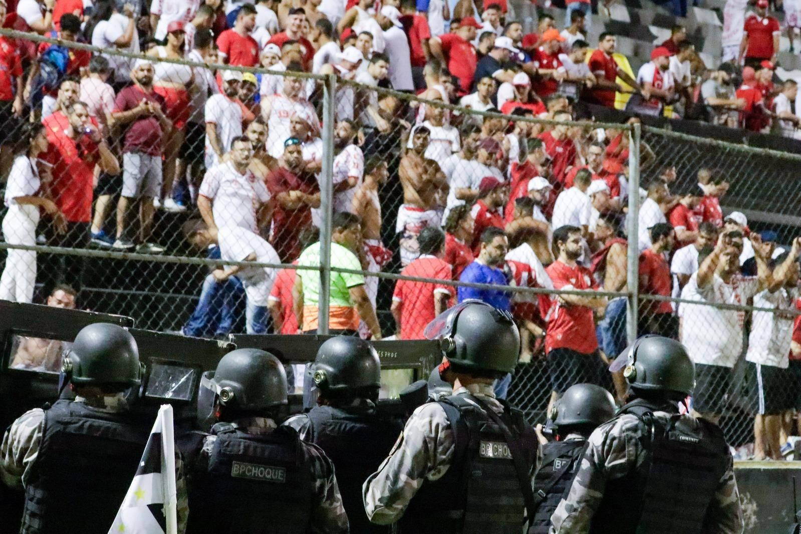 Algumas reações de torcedores do Vila Nova após a derrota para o ABC, no  último Sábado. : r/futebol