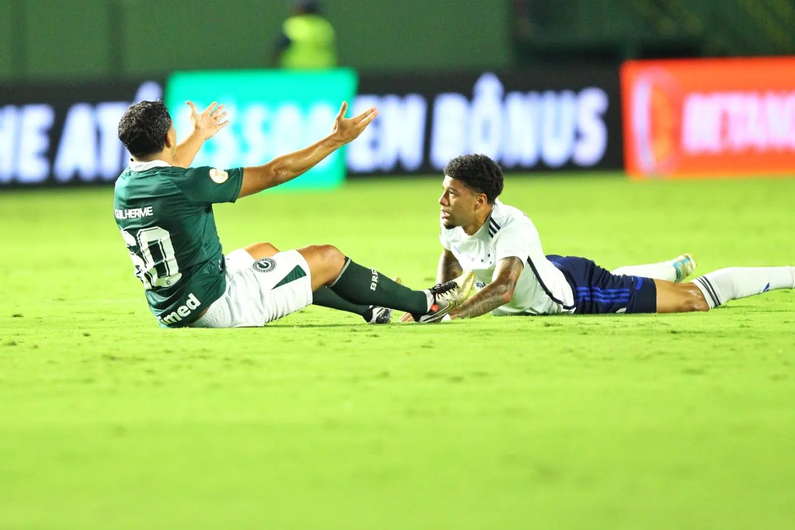Torcida do Cruzeiro vaia time e xinga Rafael Cabral e Neris durante derrota  para o Flamengo; assista, cruzeiro