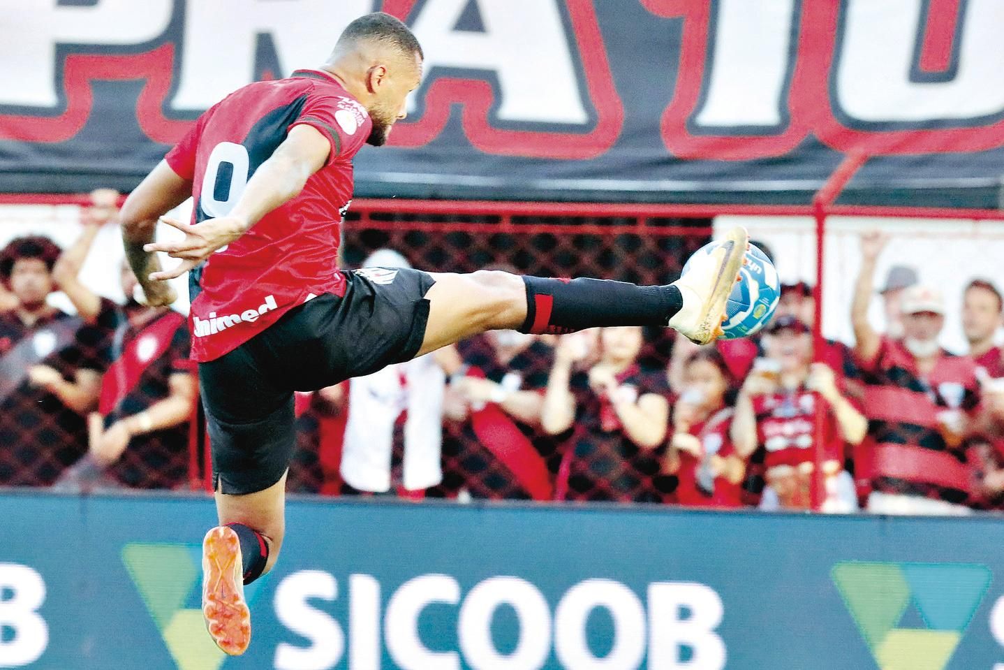 Sem Espaço, Arthur Vai Deixar o Liverpool ao Fim do Contrato