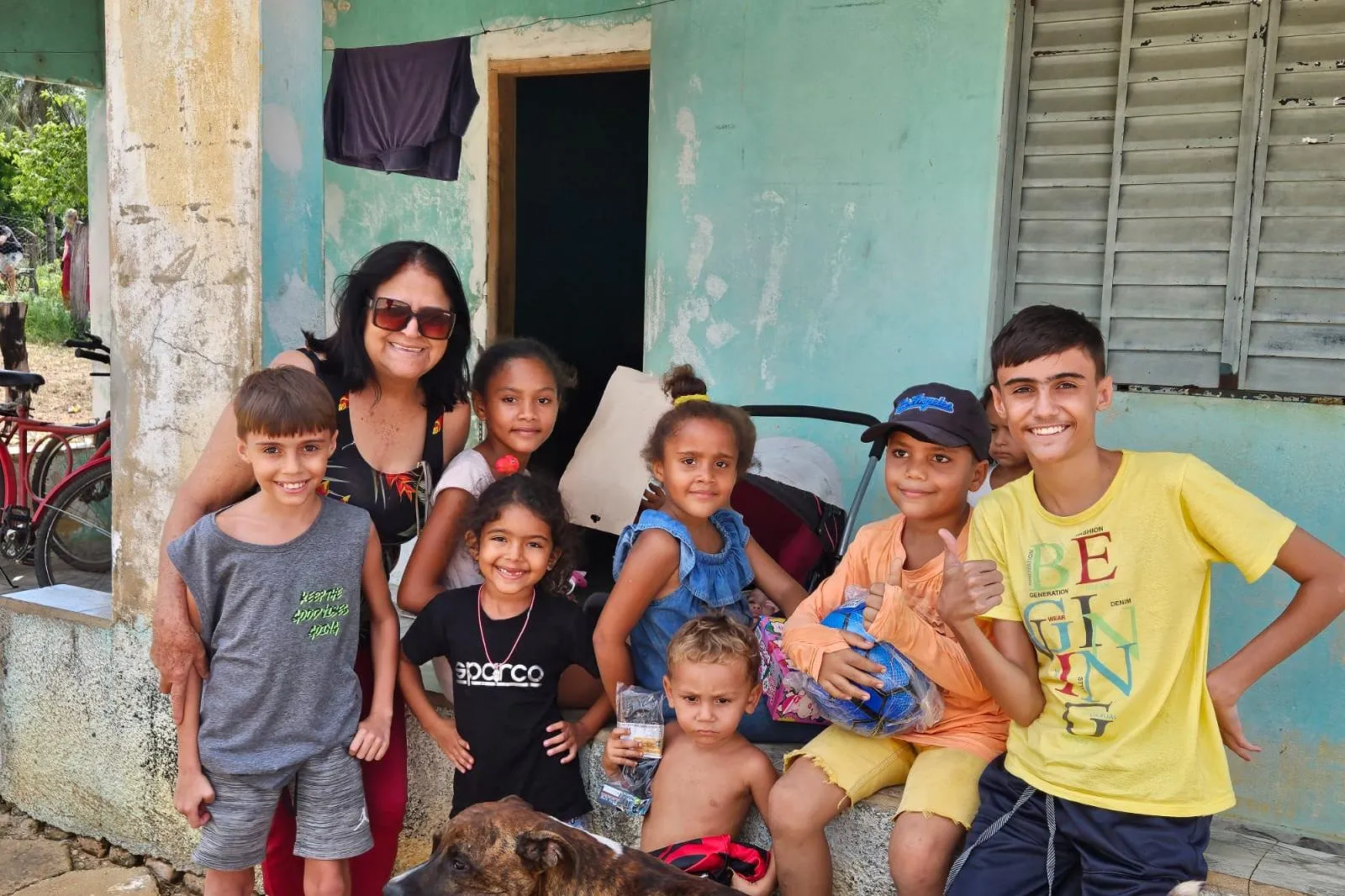 Papai Noel transforma a própria moto em trenó para distribuir mais de 250  presentes na rua, Tocantins