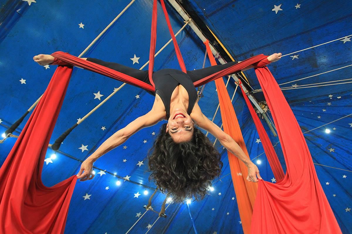 O Tecido Acrobático Sai Do Circo E Se Populariza Entre Os Que Buscam O