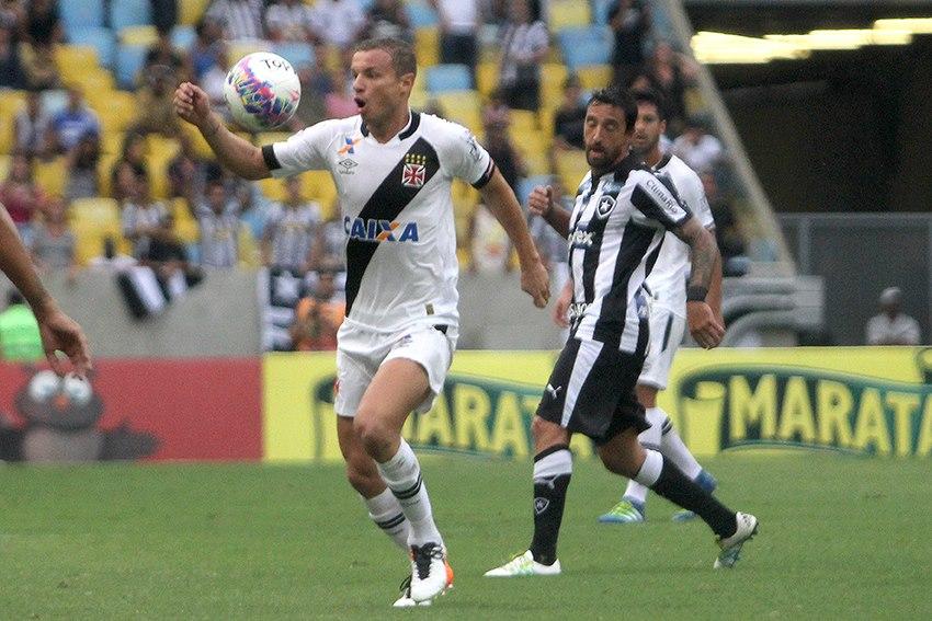 Árbitro relata cartão amarelo para Marçal, do Botafogo, por