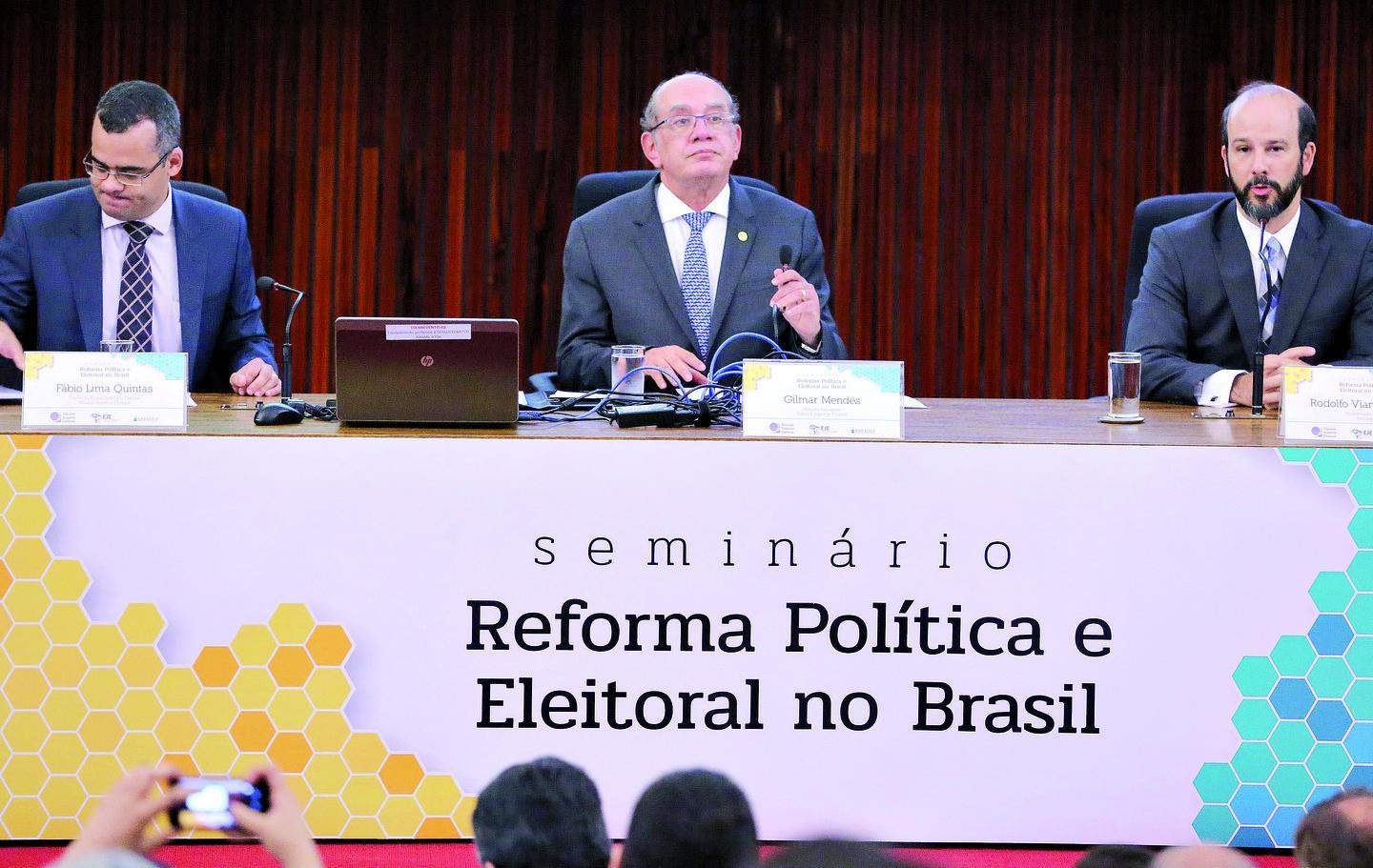 Deputados se unem para anistiar Protógenes Queiroz