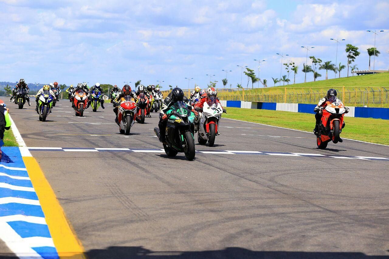 Goiânia recebe Km de arrancada de moto neste domingo (7)
