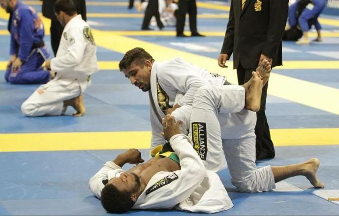 Leandro Lo, um dos maiores nomes do jiu-jitsu mundial, morre baleado na  cabeça em São Paulo - Folha PE
