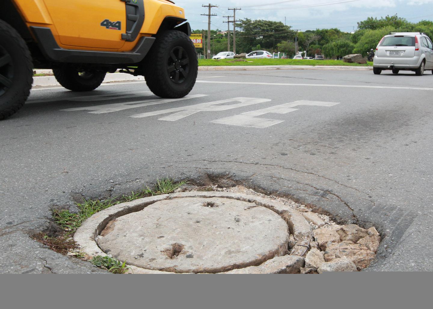 Bueiros com problemas por toda a cidade | O Popular