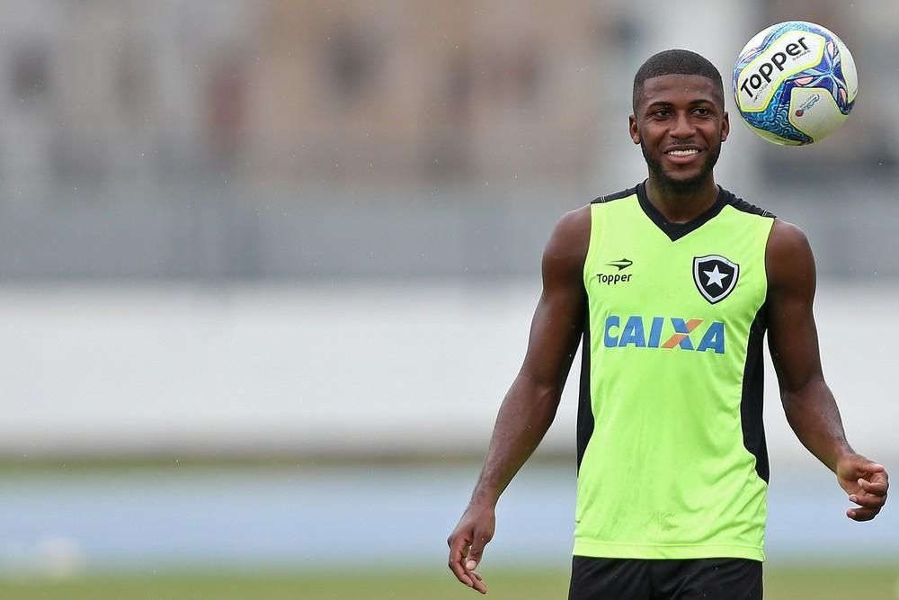 Último reforço adquirido pelo Botafogo, Lucas Cardoso, diz estar