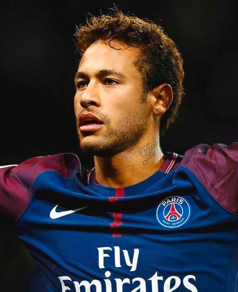 Neymar é o terceiro jogador mais bem pago do mundo, segundo revista francesa
