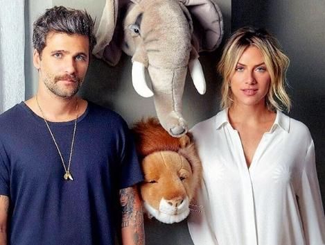 Giovanna Ewbank dá presente inusitado para Bruno Gagliasso