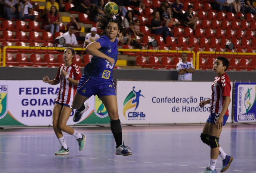 Duda Amorim é escolhida a melhor jogadora de handebol da década