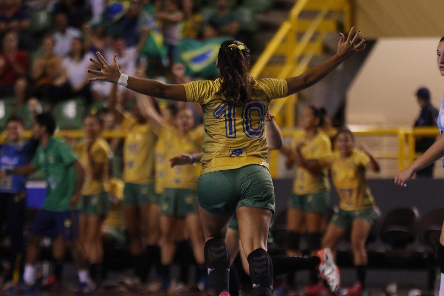 Duda Amorim é escolhida a melhor jogadora de handebol da década