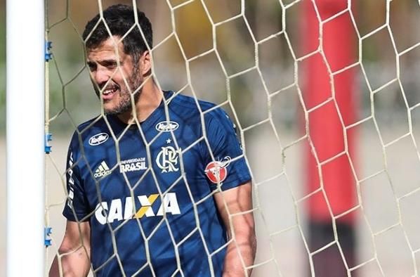 Enquanto tem Varela e Wesley, o motivo que faz o Flamengo sentir falta de  Rodinei