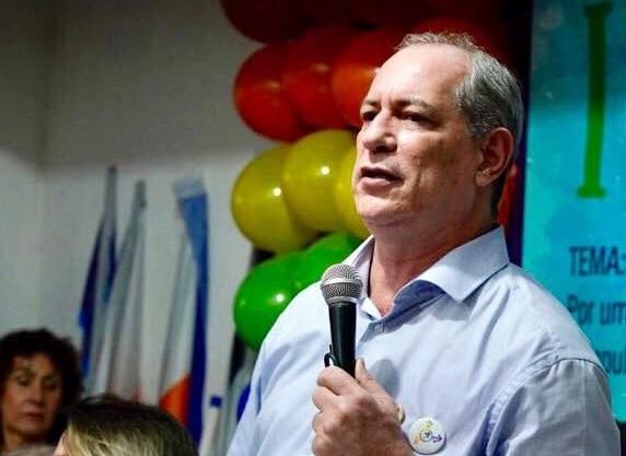 Ciro Gomes descarta fazer alian a com quadrilha do PMDB em