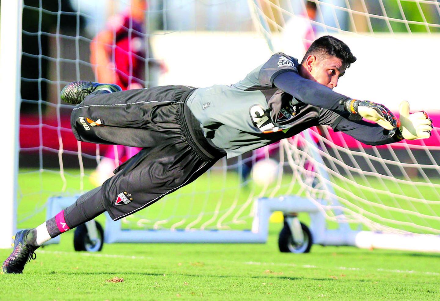 Ídolo do Botafogo, Jefferson reage a empate nas redes sociais