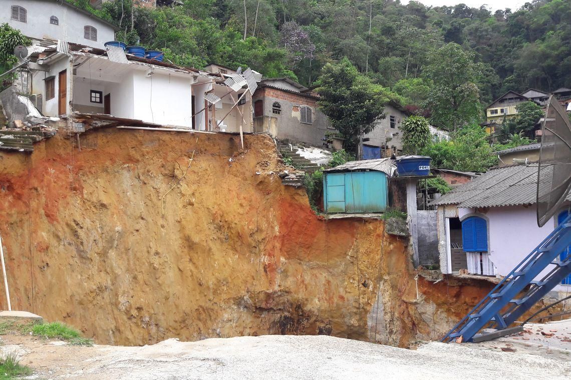 Mais de 1 milhão de brasileiros vivem nos EUA, segundo o Itamaraty - Época  Negócios