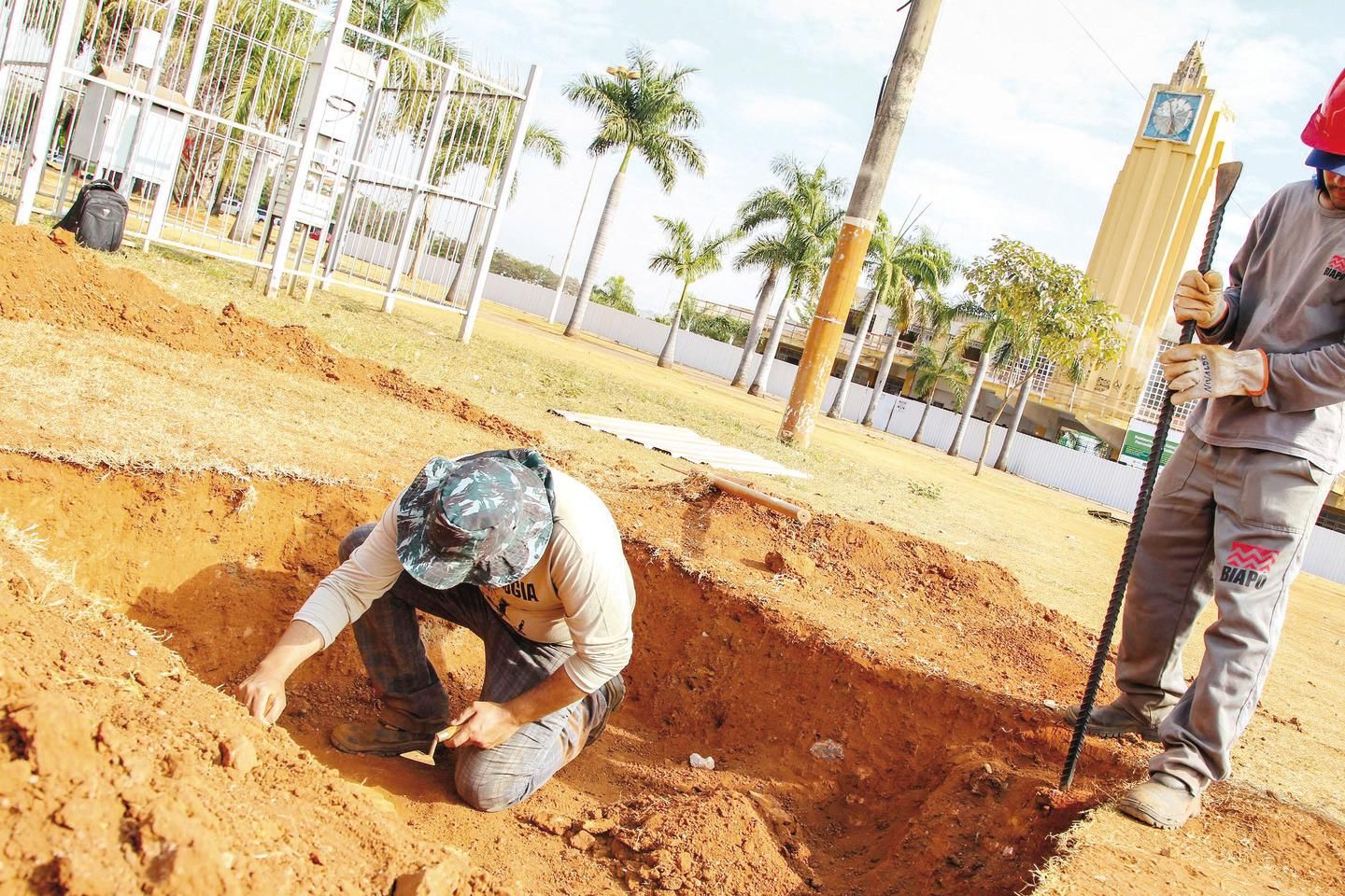 Obra na Estação Ferroviária procura por resquícios de trilhos | O Popular