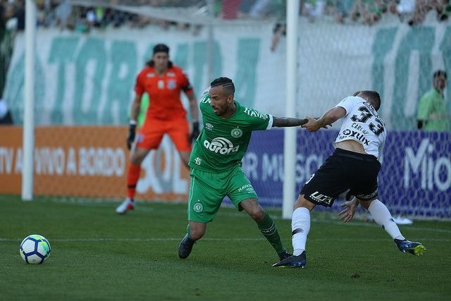 Com gol no final, Chapecoense vira e bate o Corinthians pela 1ª vez na  história