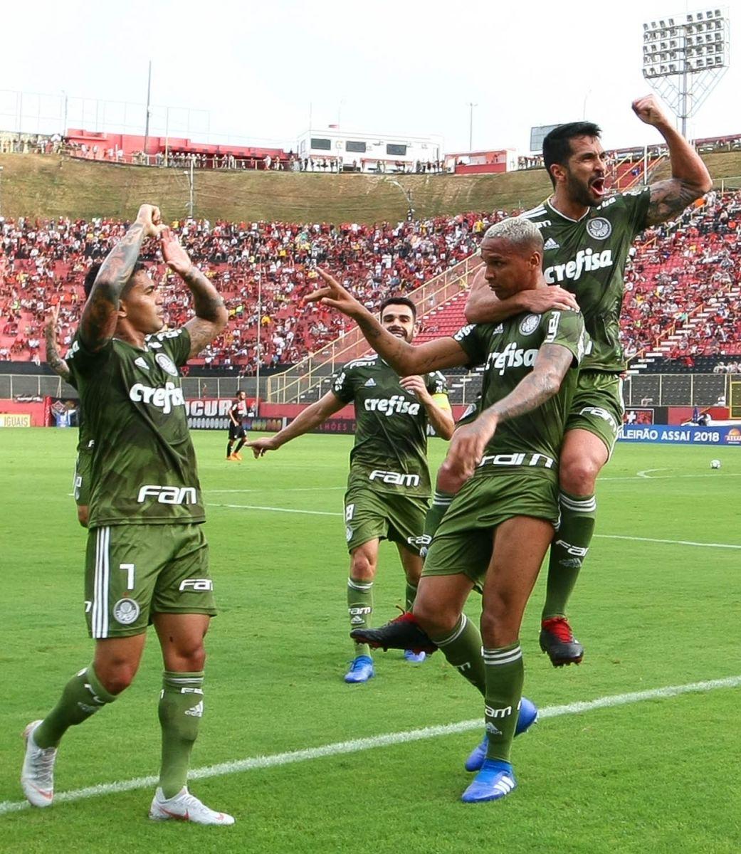 Palmeiras defende invencibilidade contra o Grêmio e quer reduzir