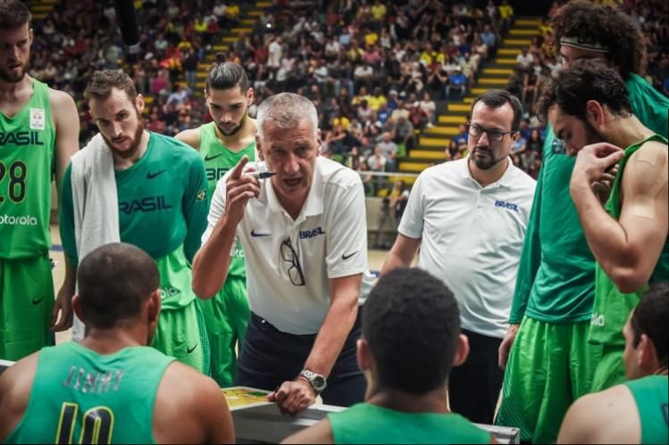 Novo técnico do Brasil convoca Varejão, Georginho e um da NBA em