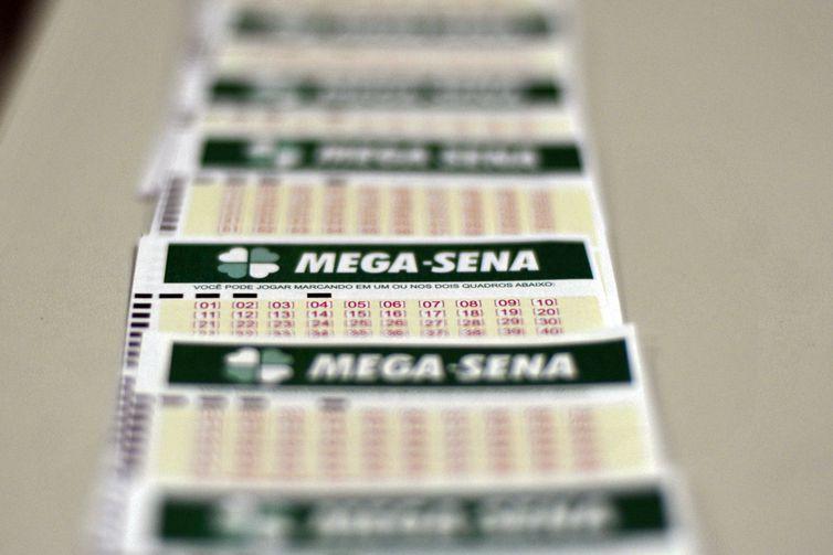 Homem perde prêmio de R$ 35 mil da Mega-Sena após cartão estornar