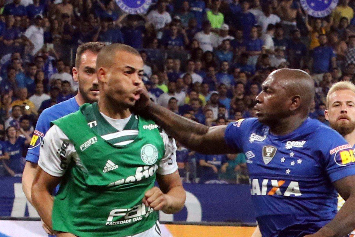 Sassá é suspenso por 6 jogos e atletas do Palmeiras levam gancho de duas  partidas