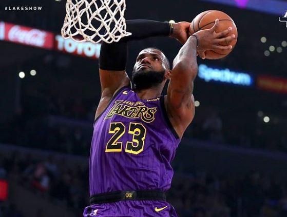 Como LeBron James se tornou o rei das quadras e um craque dos