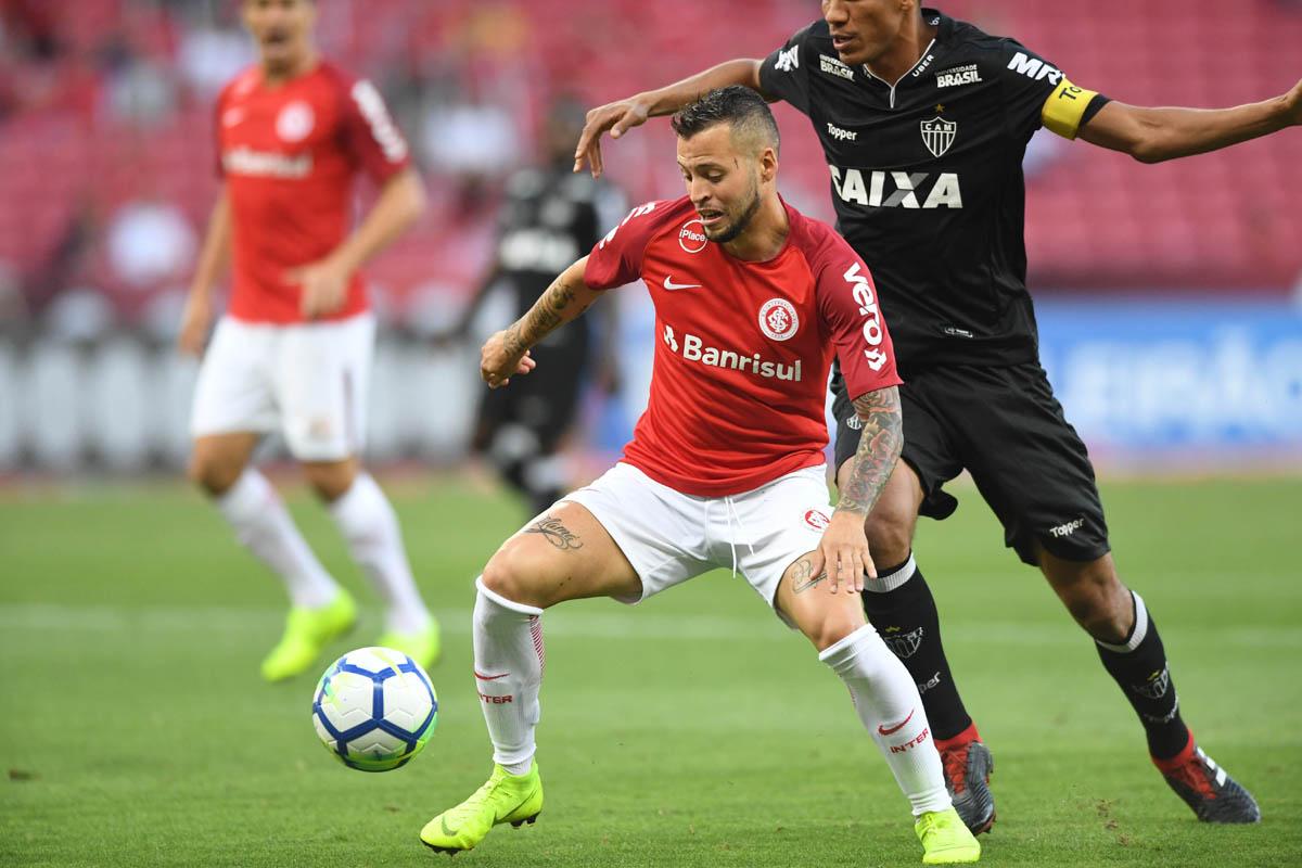 Internacional perde em casa para o Atlético-MG antes de decisão na