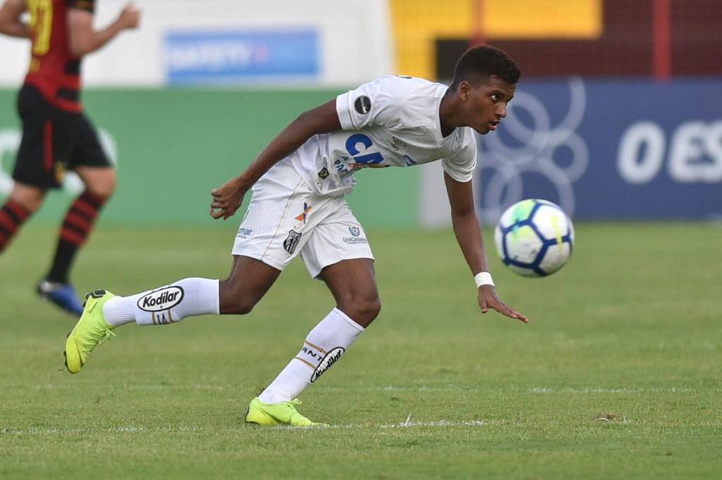 Troféu da Copa do Mundo Sub-17 é apresentado em Cariacica e Fifa aprova  Kleber Andrade, futebol