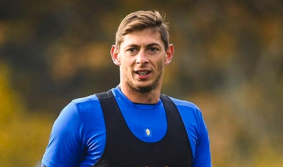 Corpo de jogador Sala chega à Argentina para funeral