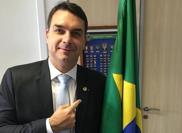 Ministro do STF ouve coro de fora Gilmar durante voo; veja o